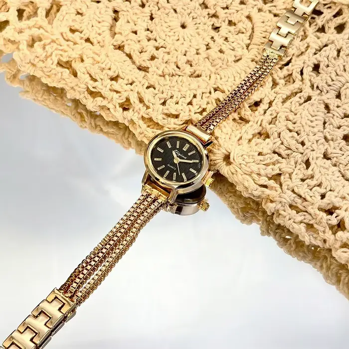 Bracelet de montre élégant à franges pour femme