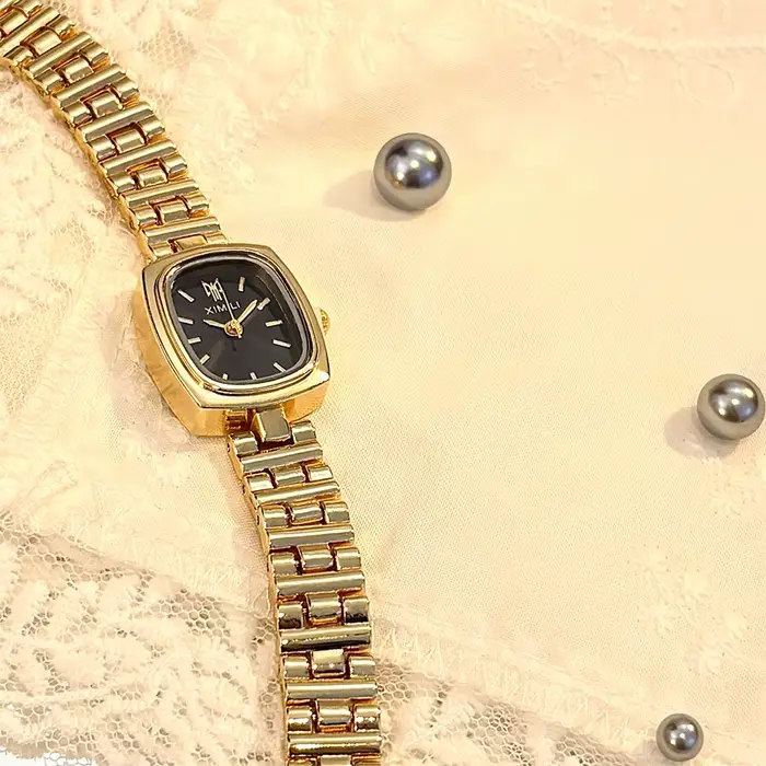Nouvelle montre dorée vintage de style coréen pour femmes