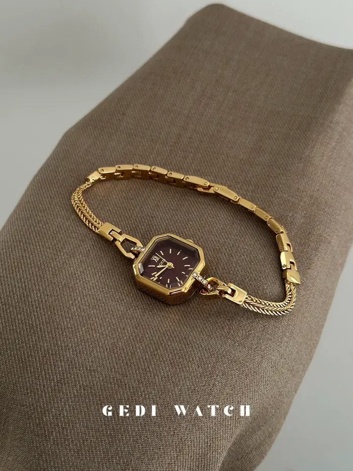 Montre carrée rétro bordeaux pour femmes, montre à Quartz élégante, d'inspiration de luxe, exquise e
