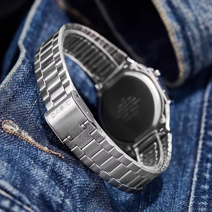 Petite montre carrée pour homme