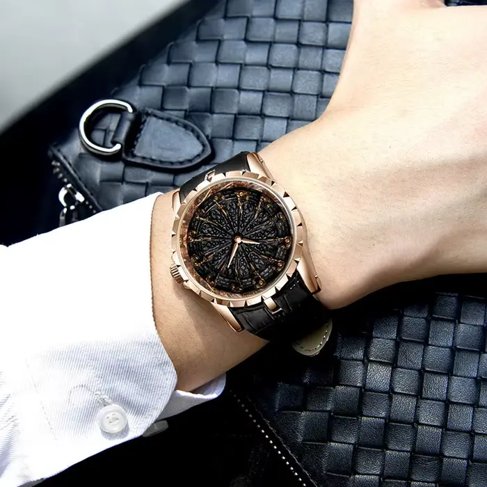 Montre à quartz pour homme UTHAI CQ312 de style médiéval