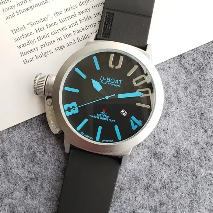 Montre U-BOAT multifonctionnelle élégante pour hommes design moderne et robuste pour mode affaires et sport
