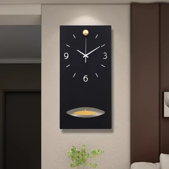 Longue horloge murale silencieuse en métal