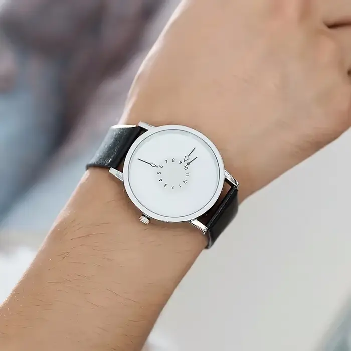 Montre-bracelet à quartz en cuir noir pour hommes