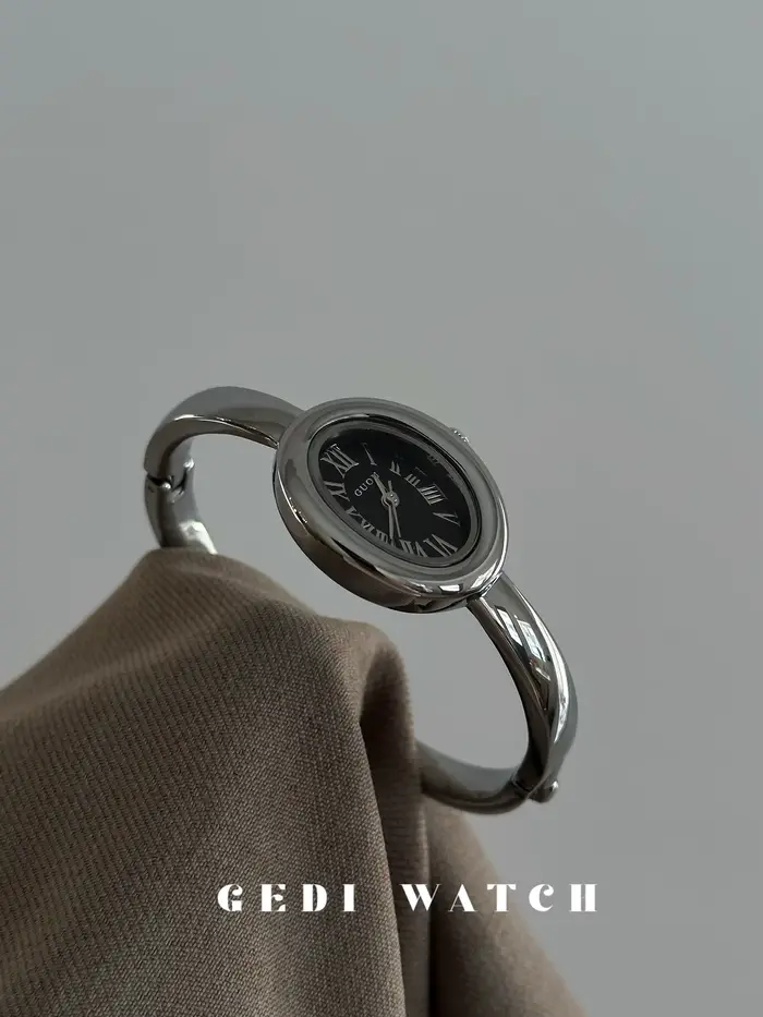 Montre-bracelet de baignoire ovale doré pour femmes, nouveau modèle luxueux et tendance, montre haut
