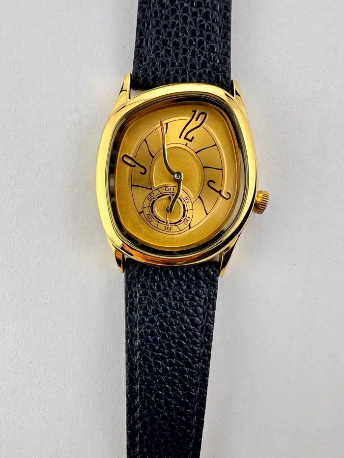 Nouvelle montre carrée de luxe avec design torsadé
