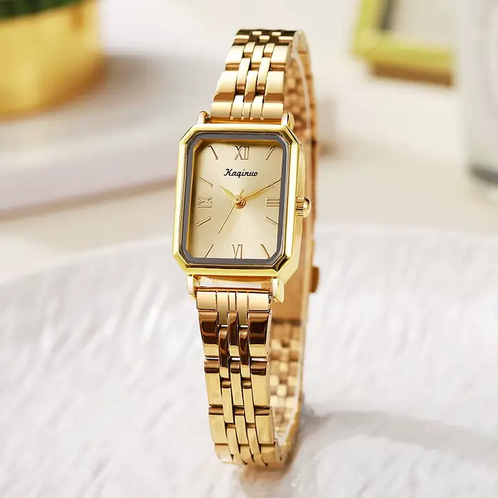 Montre rectangulaire de luxe en or pour femmes