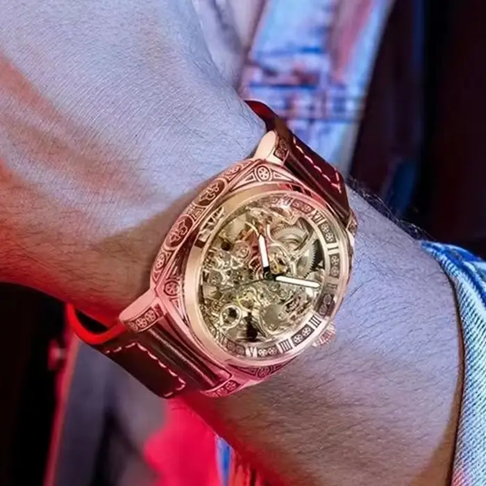 Montre mécanique creuse à tourbillon automatique en alliage de zinc noir pour homme style d'affaires élégante à offrir pour occasions spéciales