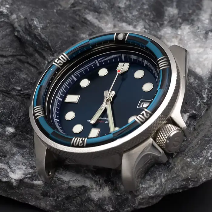 Montre homme avec mouvement automatique NH36 verre saphir acier inoxydable 316L résistante à l'eau 200m pour homme occasions spéciales