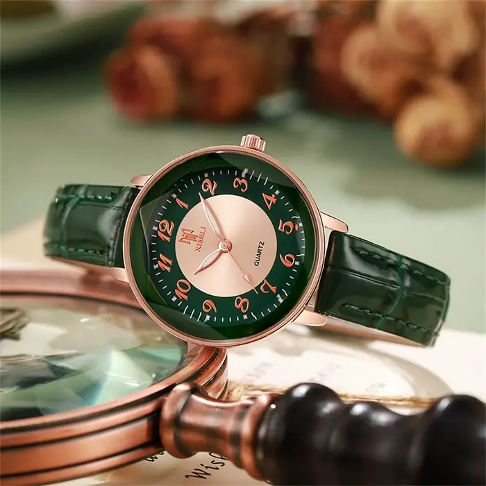 Mode Vert Montre Femmes Affaires 2025