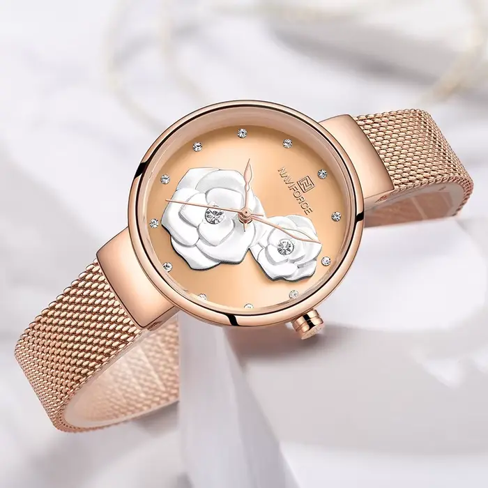 Montre Naviforce en acier inoxydable résistante à l'eau pour femmes élégantes et actives diverses occasions et styles