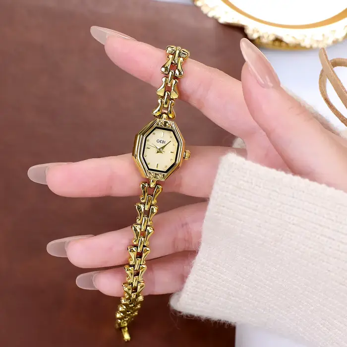 Montre rétro pour femme en alliage avec mouvement à quartz résistant à l'eau et options de couleurs café et multicolore