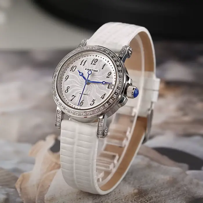 Montre Mécanique existent pour Femme