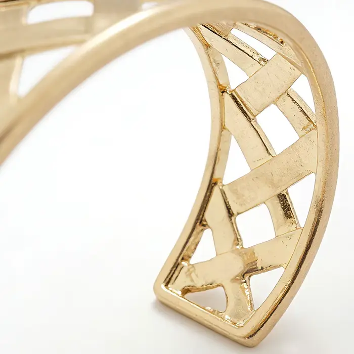 Bracelet ouvert en or tressé (minimaliste moderne) – Bijou tendance parfait pour les brunches