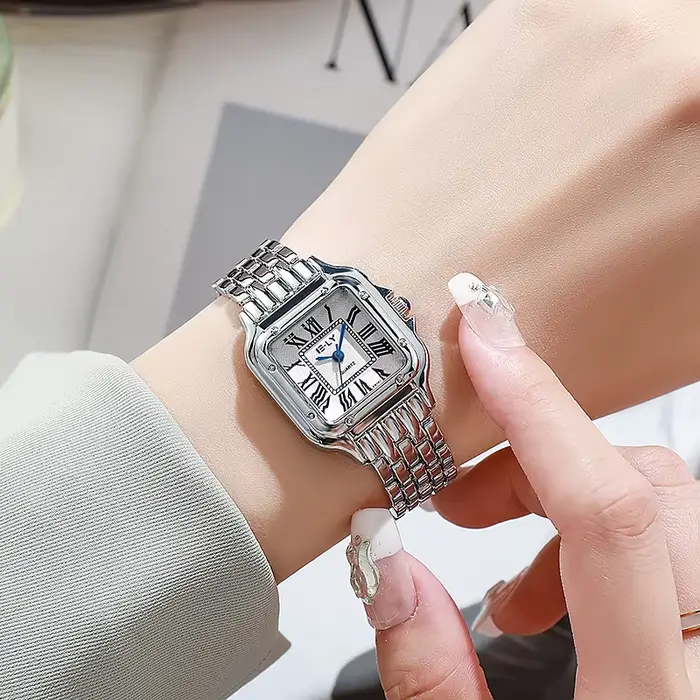 Montres carrées de luxe pour femmes