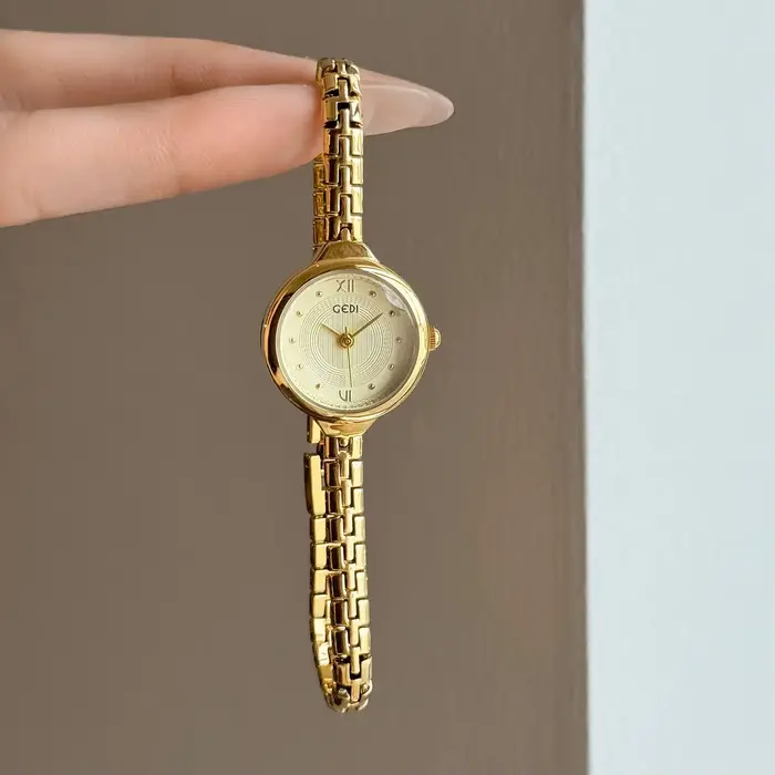 GEDI mode rétro luxe dames montre avec petit cadran rond Bracelet femmes montres et horloges à assortir des tenues 2025 nouveauté