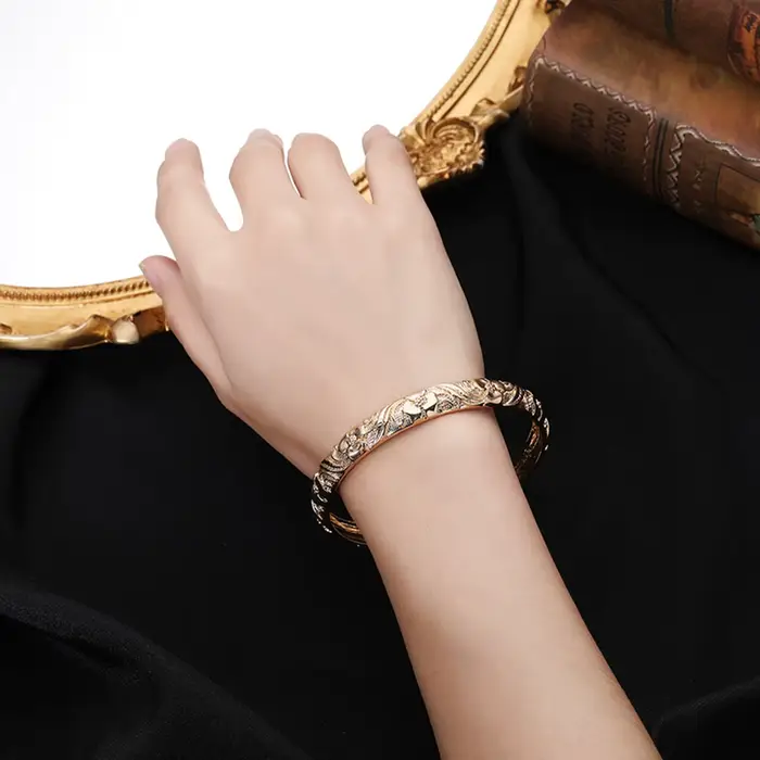 Bracelet à motifs floraux pour femmes