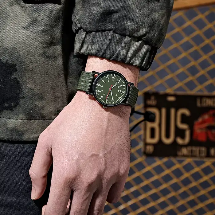 Montre à quartz étanche pour homme