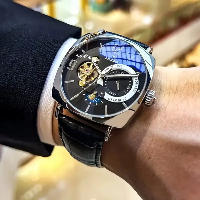 Montre mécanique vintage élégante pour homme design squelette bracelet en cuir tenues professionnelles et décontractées cadeau occasionnelle