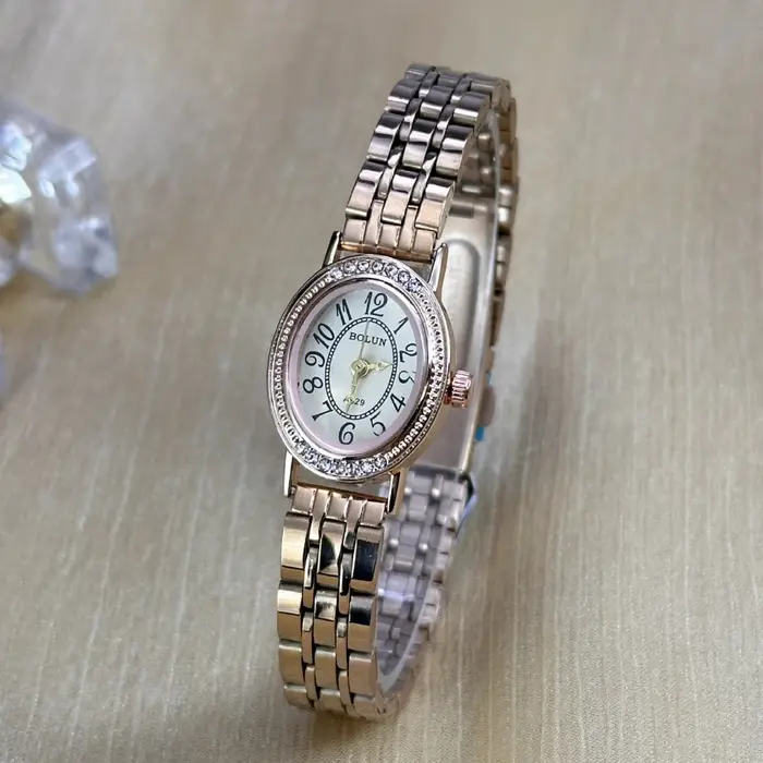 Femmes élégantes diamant ovale montre femme