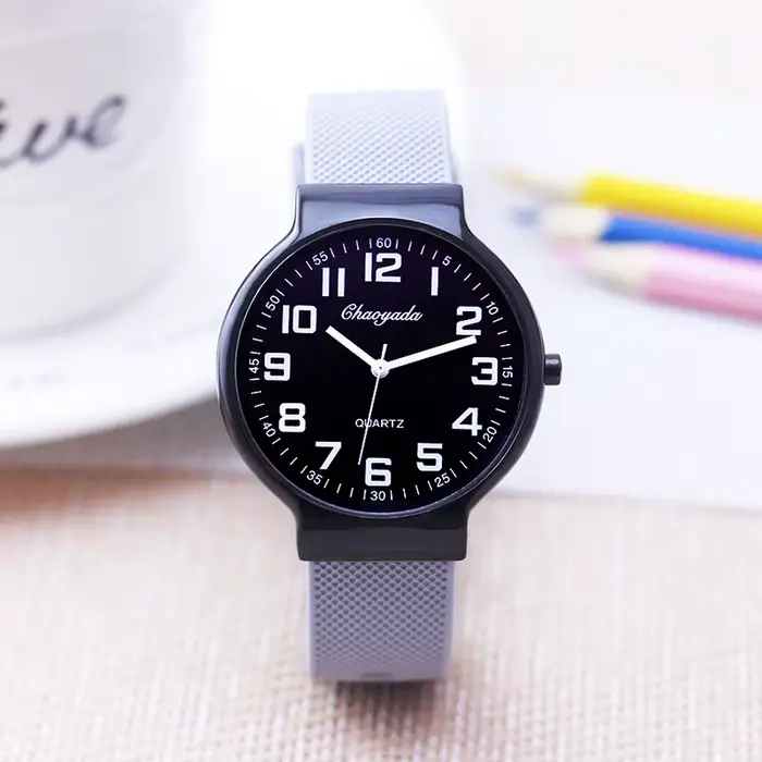 Montre homme CYD CHAOYADA avec bracelet en silicone résistant à l'eau pour hommes élégants et sportifs occassions multiples