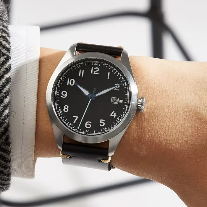 Montre de terrain tendance pour homme