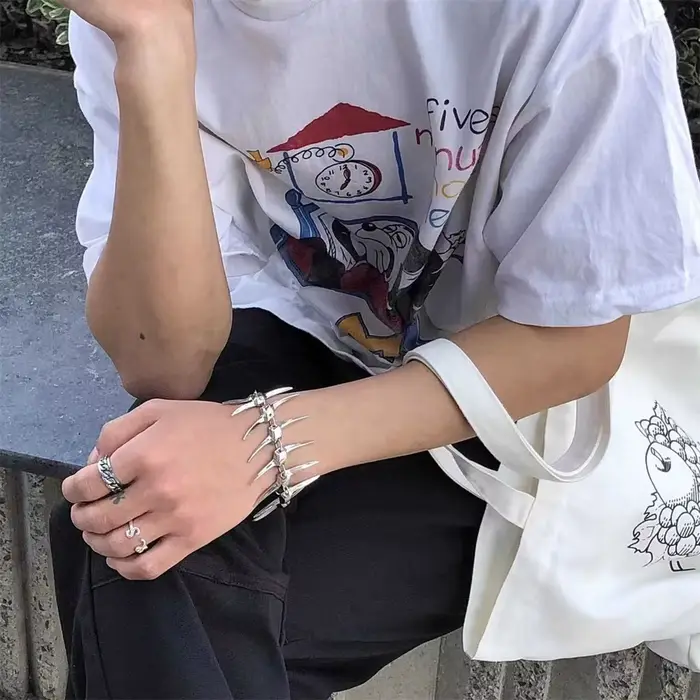 Bracelet en argent avec corne d'épine
