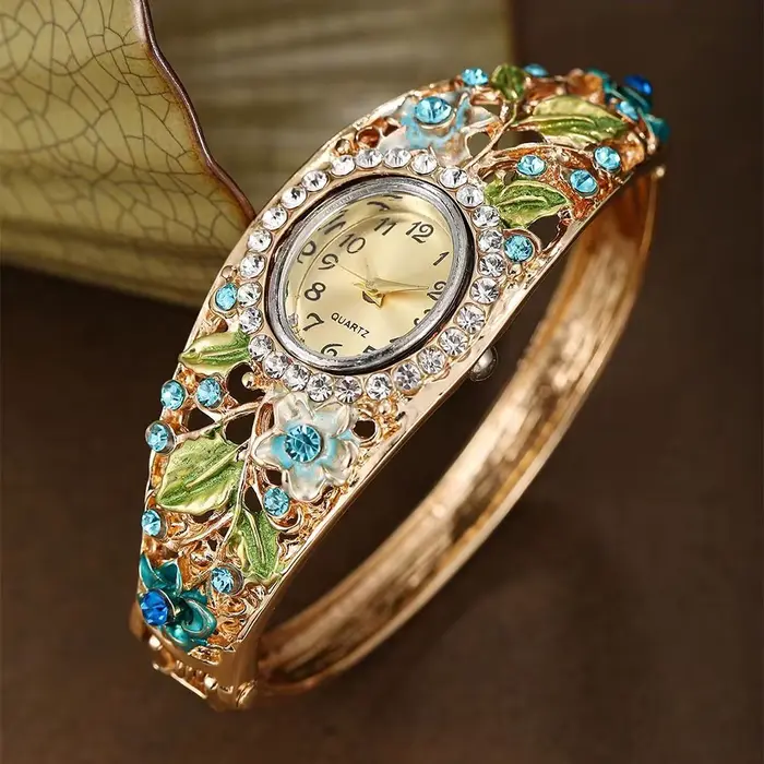 Montre à cadran rond motif fleur et papillon