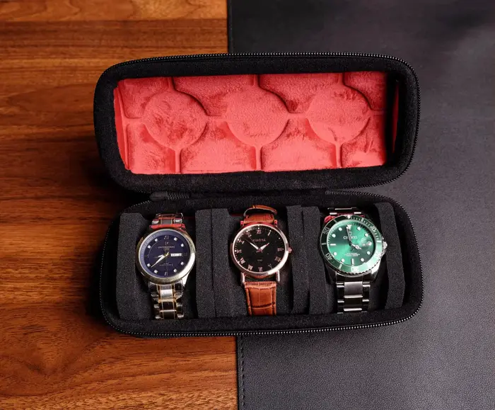 Organisateur de boîte de montre élégant pour homme, étui de voyage de montre, support d'affichage de montre de rangement portable avec oreiller anti-moussage pour montres-bracelets occassions spéciales cadeau