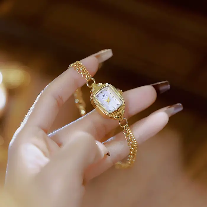 Montre-bracelet de luxe légère pour femme
