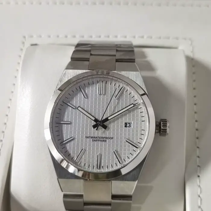 Montre pour homme en verre saphir