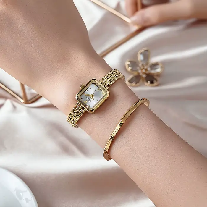 Montre Julius en acier inoxydable bracelet résistant à l'eau pour femmes élégantes et casual style mode quartz occassions spéciales