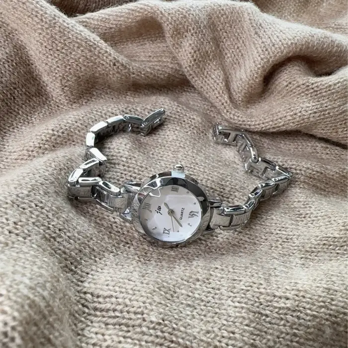 L-Montre de Luxe à Petit Cadran pour Femme