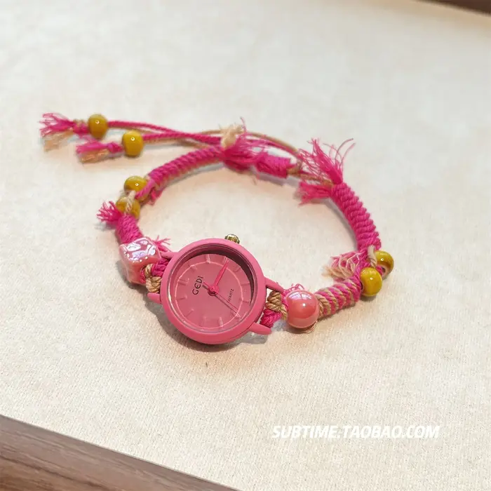 Montre de style bracelet rose rouge pour femmes élégante à offrir pour occasions spéciales haute qualité quartz luxueuse