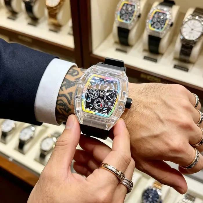 Montre à quartz transparente haut de gamme pour homme, cadran arc-en-ciel tendance, étanche, montre-bracelet de luxe léger ajourée, montre polyvalente pour homme, style sportif, décontractée et élégan