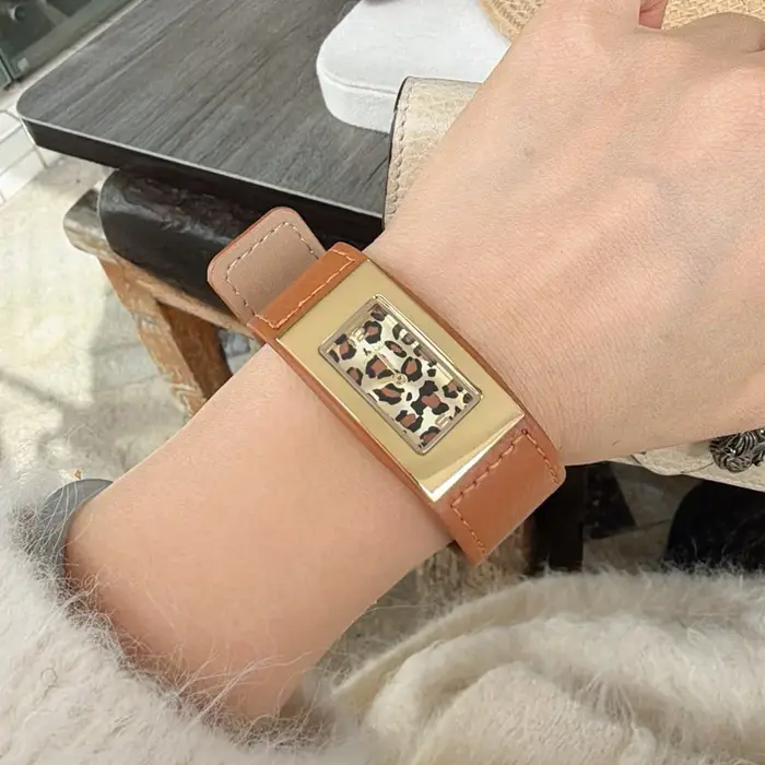 Montre de luxe en cuir de haute qualité pour femmes