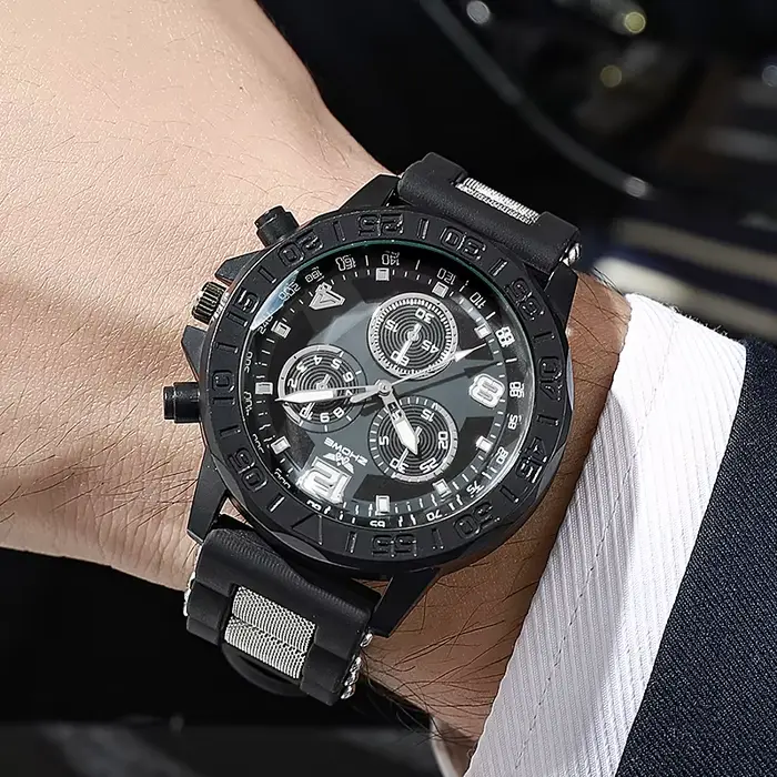 Montre de luxe pour homme avec bracelet en silicone noir, chronographe multifonction, accents or/bla