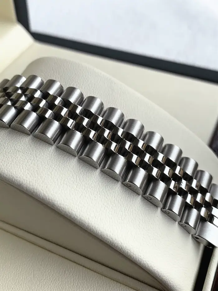 Montre Pablo Raez en acier inoxydable avec mouvement quartz et fermoir à bouton-poussoir pour hommes occcasions spéciales et tous les jours