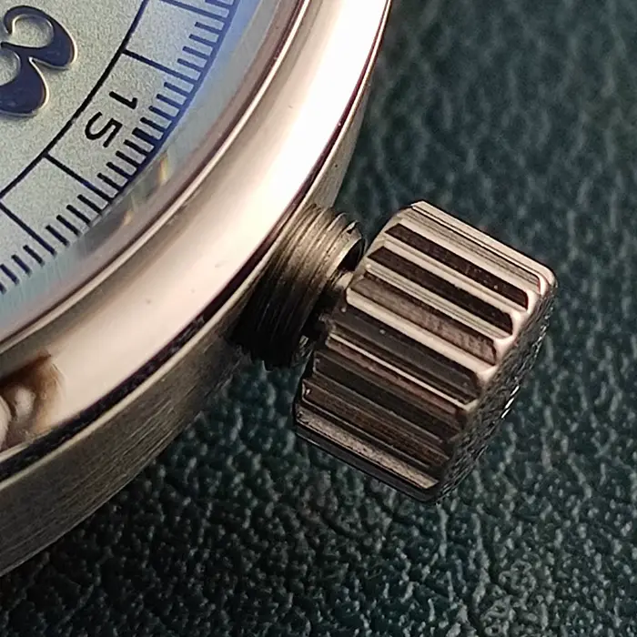 Montre à quartz avec mouvement