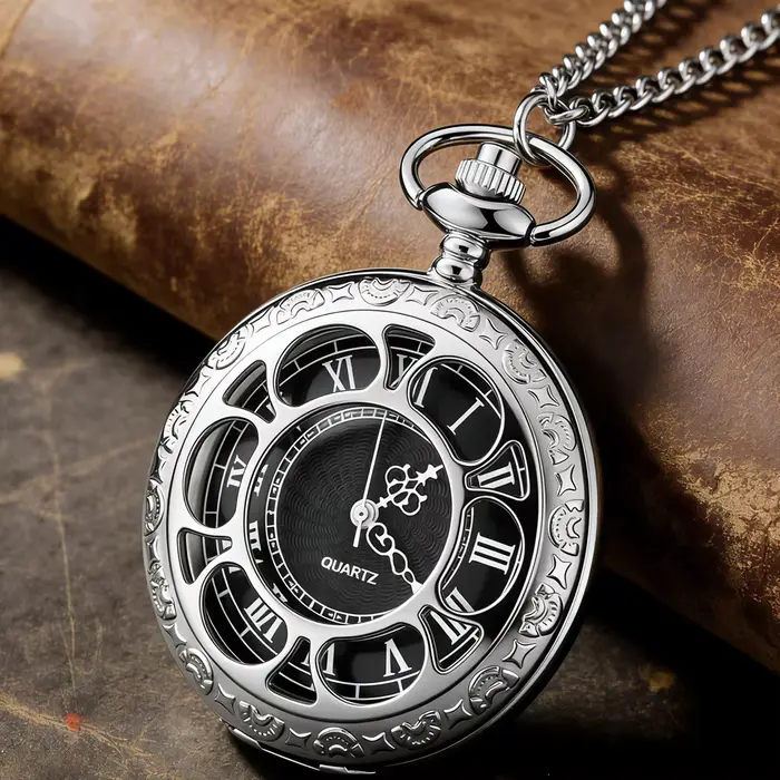 Montre de poche vintage rétro populaire en argent squelette ajouré chiffres romains montre pendentif quartz pour femmes hommes occassions spéciales