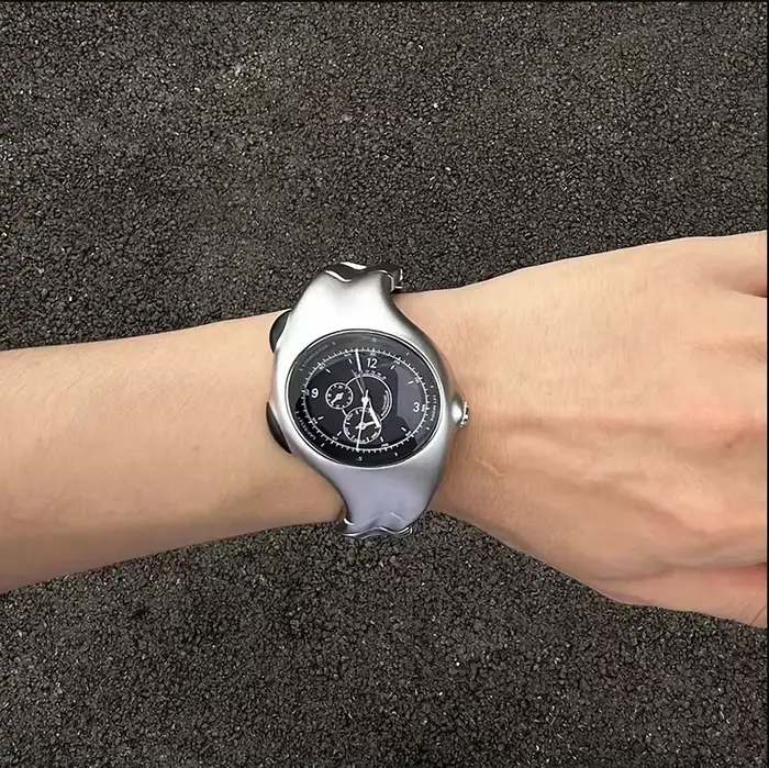 Alien Twist – montre originale déformée Y2K pour hommes
