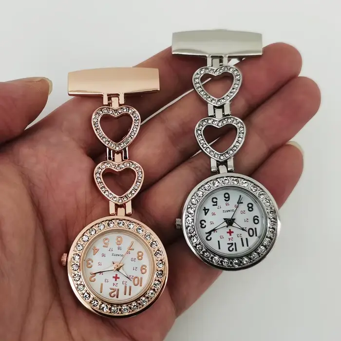 Personnalisé personnalisé gravé avec votre nom médecin horloge broche Zircon cristal Strass soins de santé coeur Fob infirmière montre