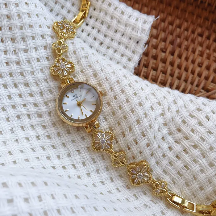 Nouvelle montre-bracelet ajourée élégante pour femme
