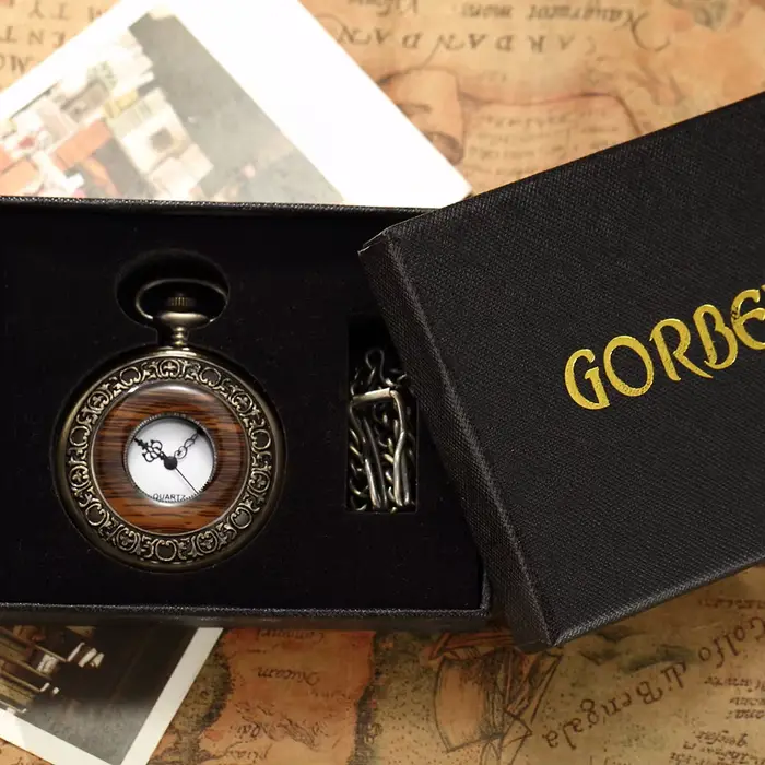 Montre de poche vintage en bois avec chaîne et pendentif Steampunk pour homme et femme occasions spéciales cadeau anniversaire fête des pères Noël