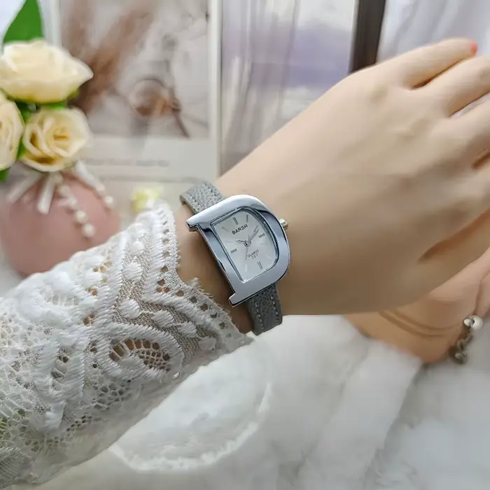 Montre à cadran de style D pour femmes