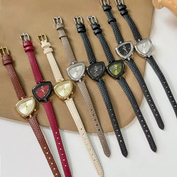 Montre femme de luxe à la mode avec design asymétrique