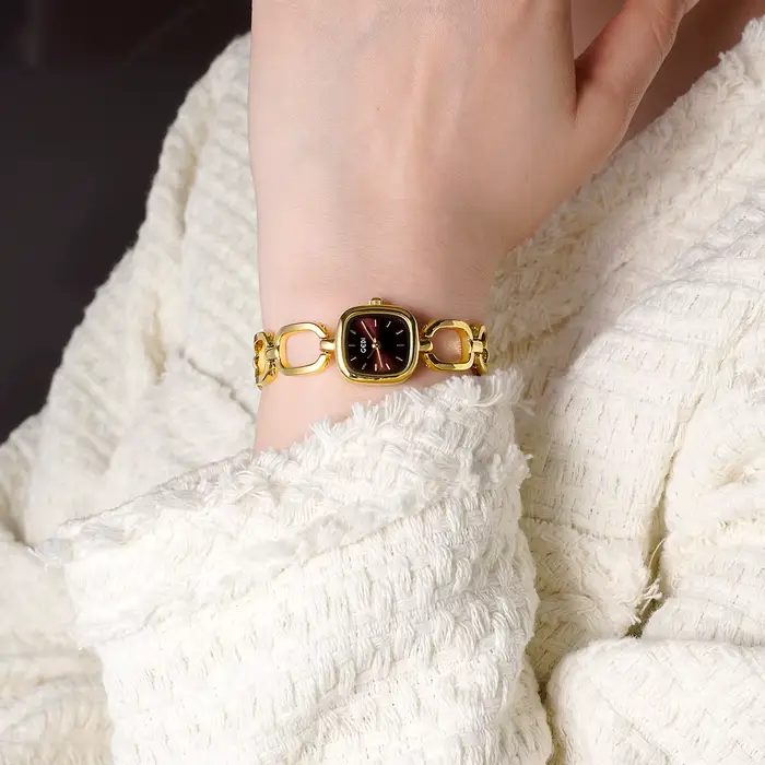 Montre élégante carrée rouge pour femme résistante à l'eau avec mouvement quartz style vintage minimaliste pour jeunes filles et femmes occasions spéciales