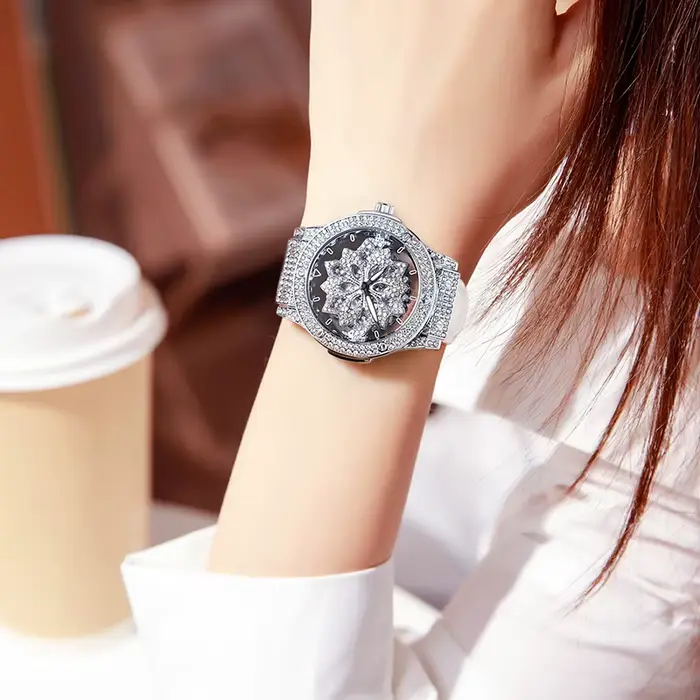 Montre pour femme populaire avec grand cadran à la mode