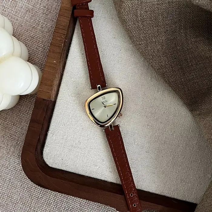 2025 nouvelle montre pour femme élégante minimaliste avec petit cadran asymétrique conception montre-bracelet à Quartz