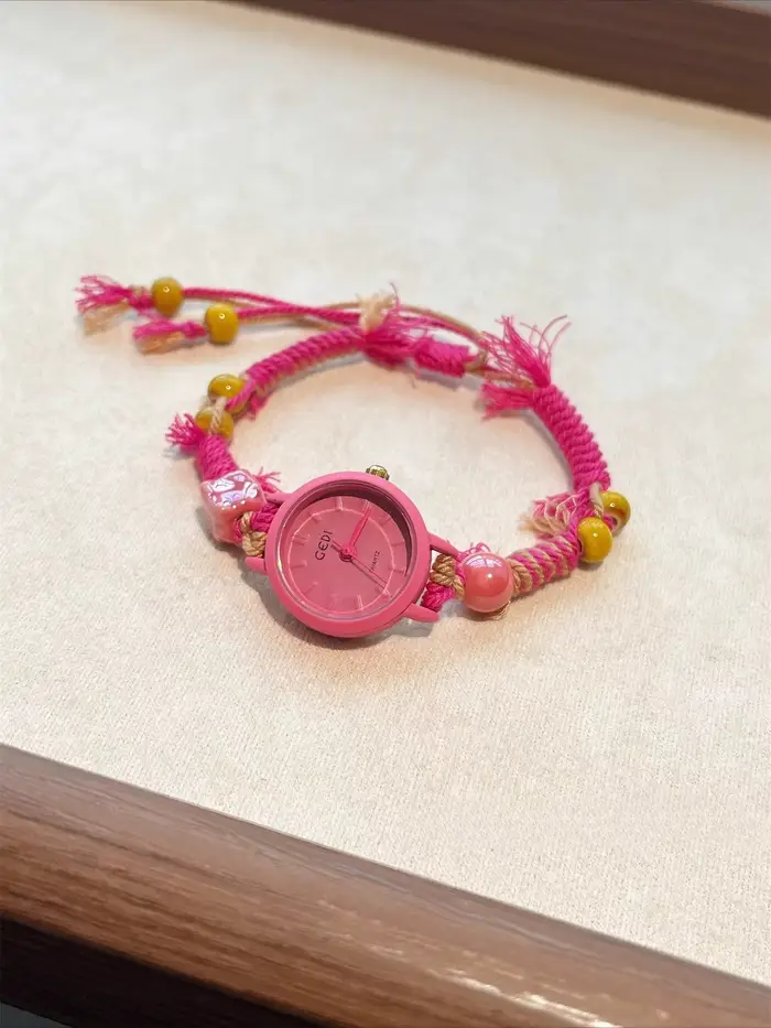Montre de style bracelet rose rouge pour femmes élégante à offrir pour occasions spéciales haute qualité quartz luxueuse